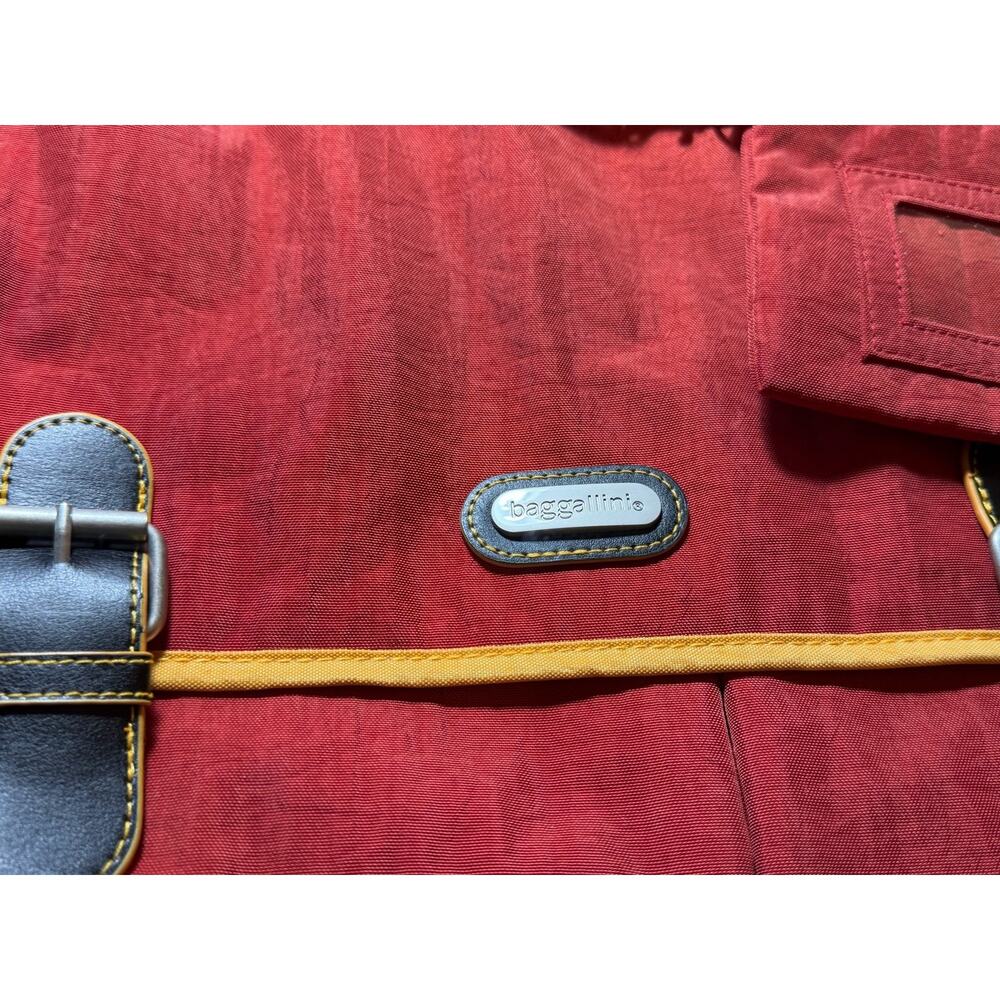 Baggallini Courier Crossbody Messenger Bag Red Nylon Travel Purse - Picture 2 of 3